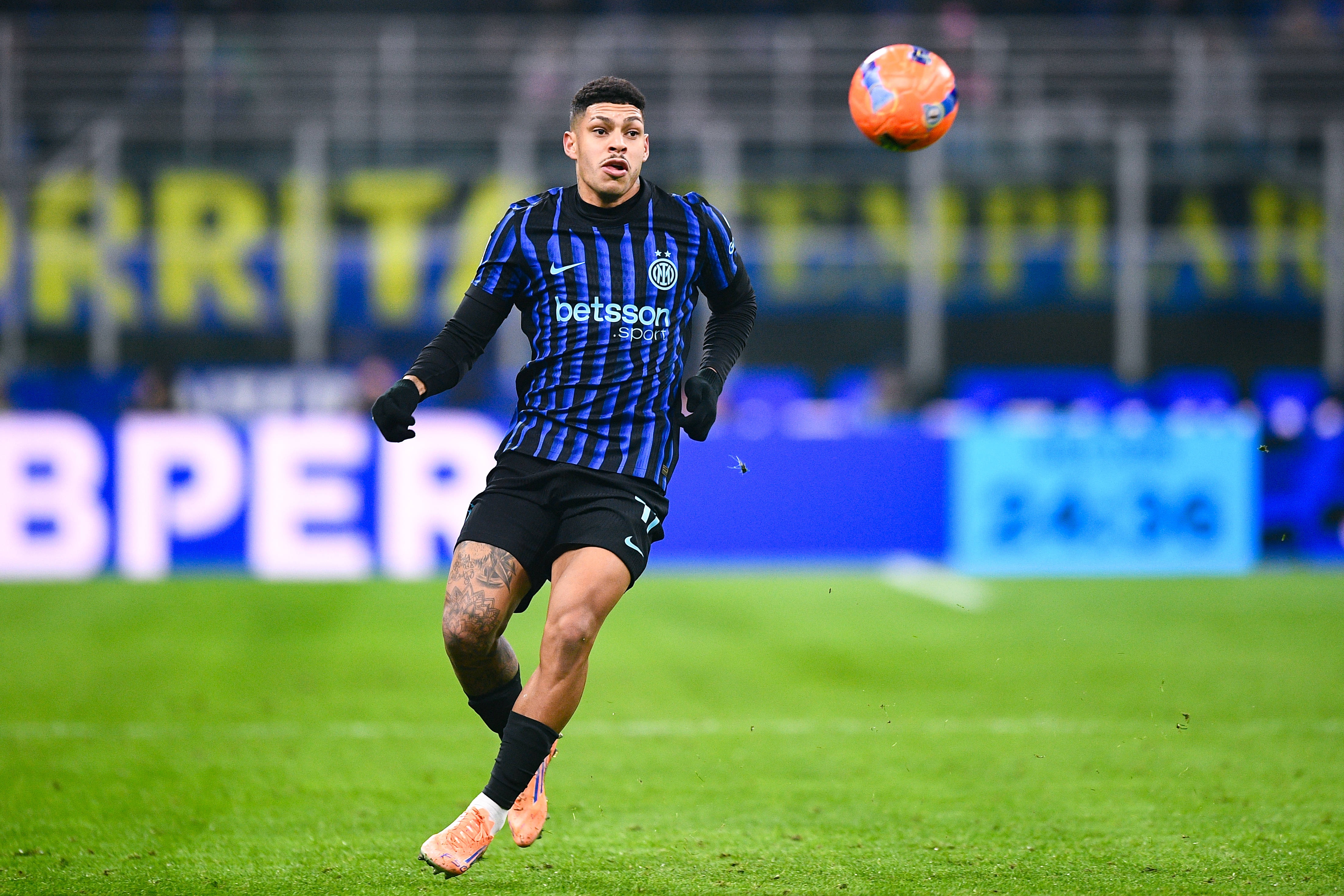 开云体育官网-米体：恩里克踢出灾难性的表现，0-2落后他被换下后国米完成逆转