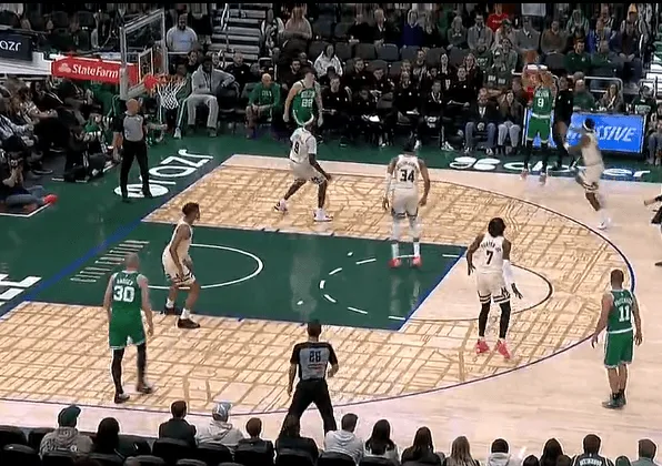 kaiyun体育官网-怀特接球三分再中，凯尔特人领先雄鹿到22分分差