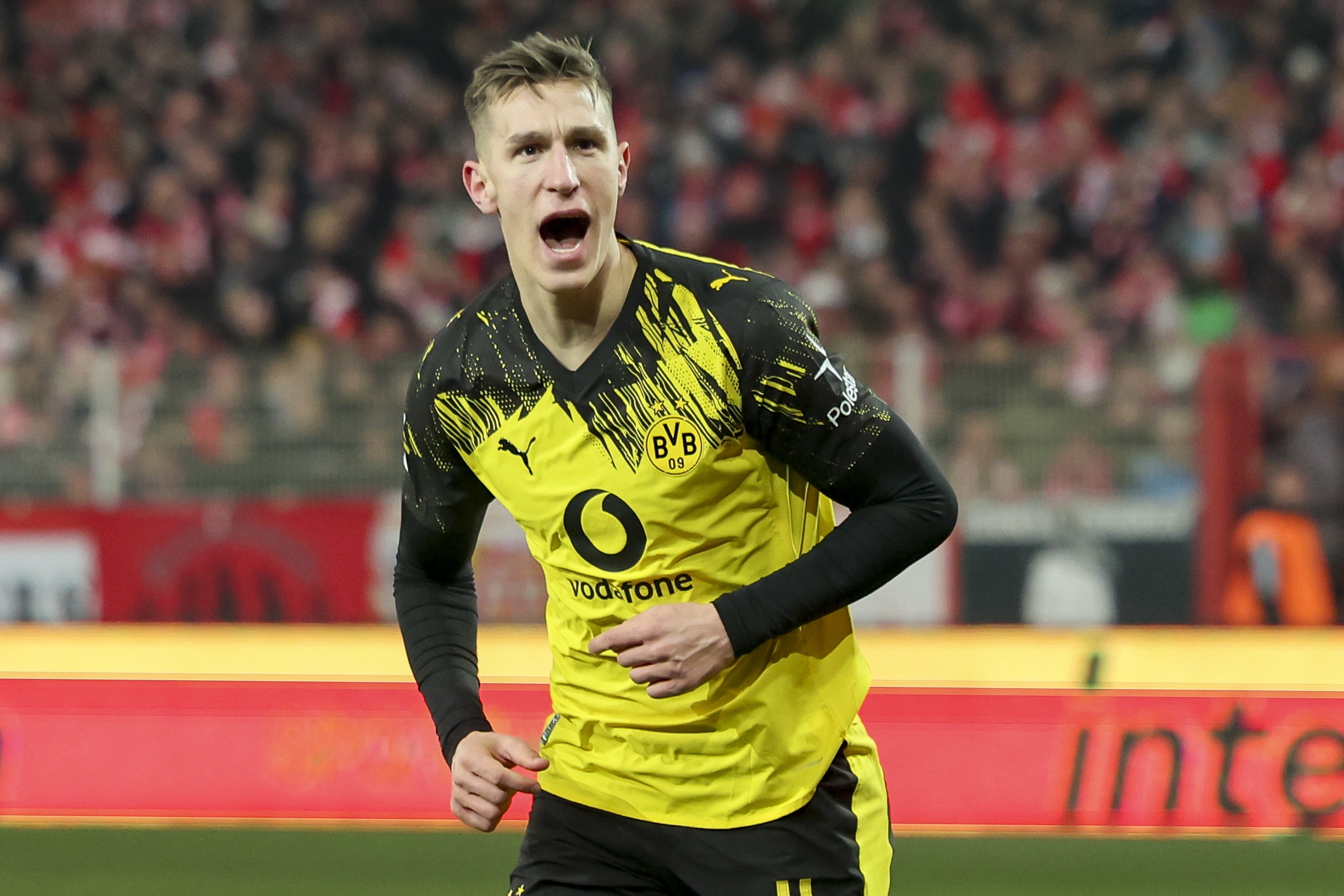 开云体育官网-连锁反应！图片报：若施洛特贝克不续约，多特防线或将有多人离队